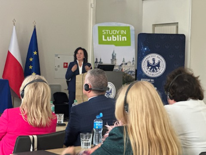 Holly Brown speaking in Lublin