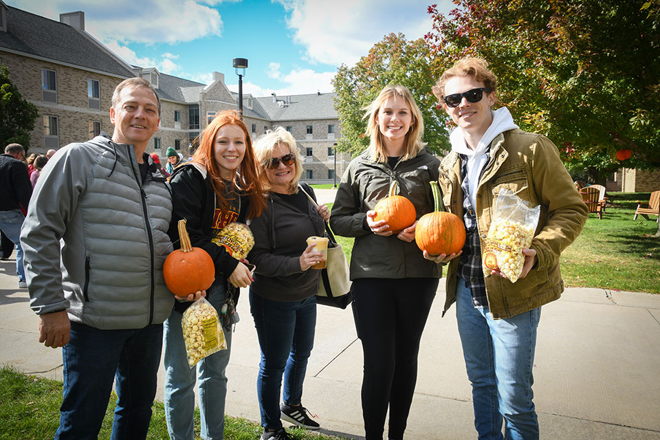 Fisher families enjoyed pumpkin decorating and fall treats during Family Weekend.