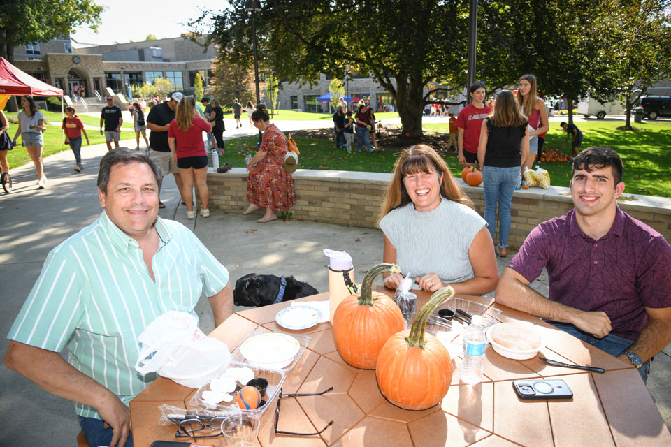 Fisher families enjoy pumpkin painting and popcorn during Family Weekend.
