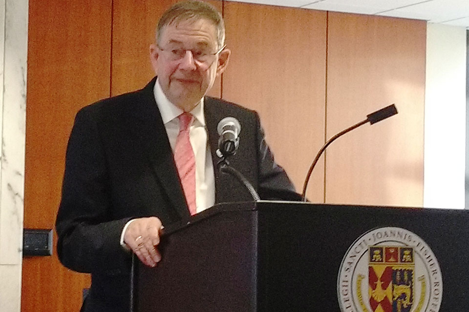 Éamon Ó Cuiv speaks to an audience of about 40 students, faculty, and community members in St. John Fisher College’s Wilson Formal Lounge.