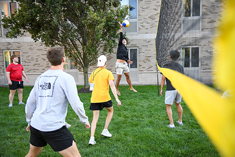 Students playing volleyball in the Upper Quad during Welcome Weekend.