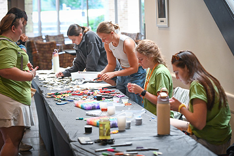 Students making arts and crafts during Welcome Weekend.